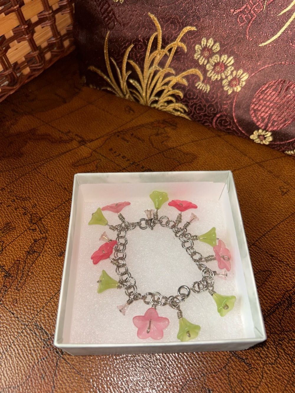Vintage Link Bracelet with Glass Bell Dangle Flowers Charms in Pink and Green ๐ - Picture 4 of 7